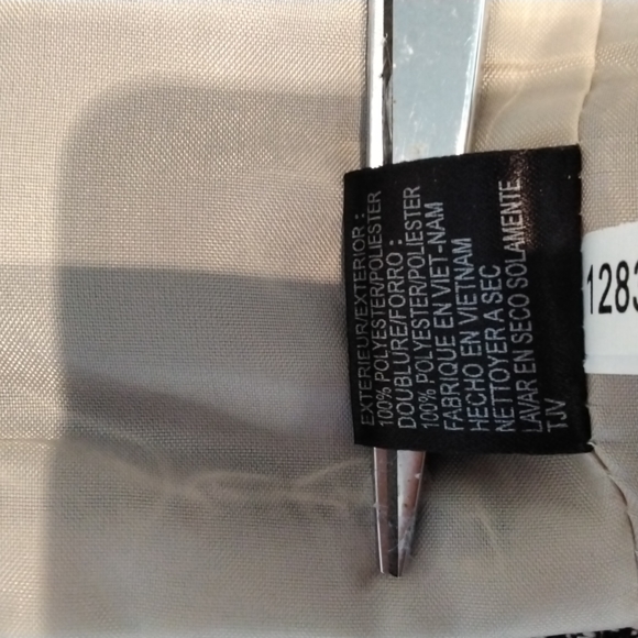 TAHARI Arthur S. Levine 2 piece skirt suit, size 12P - Picture 13 of 16